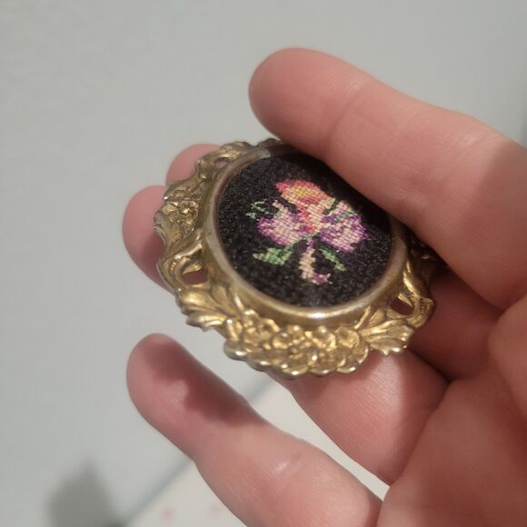 Vintage Petit Point Needlepoint Embroidered Floral Brooch Pin Flowers Black Gold - Picture 12 of 12